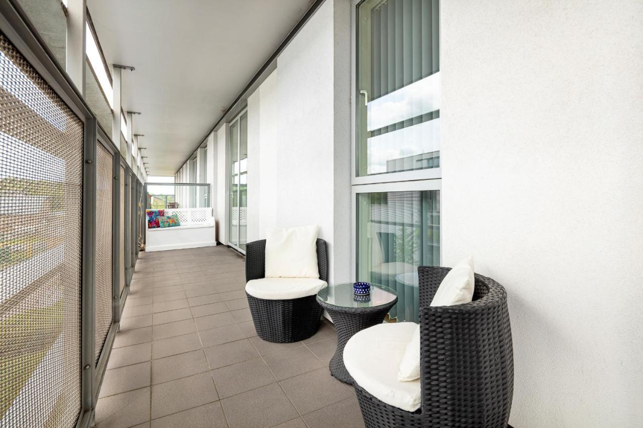 Stunning Apartment With Underground Parking! Londra Esterno foto
