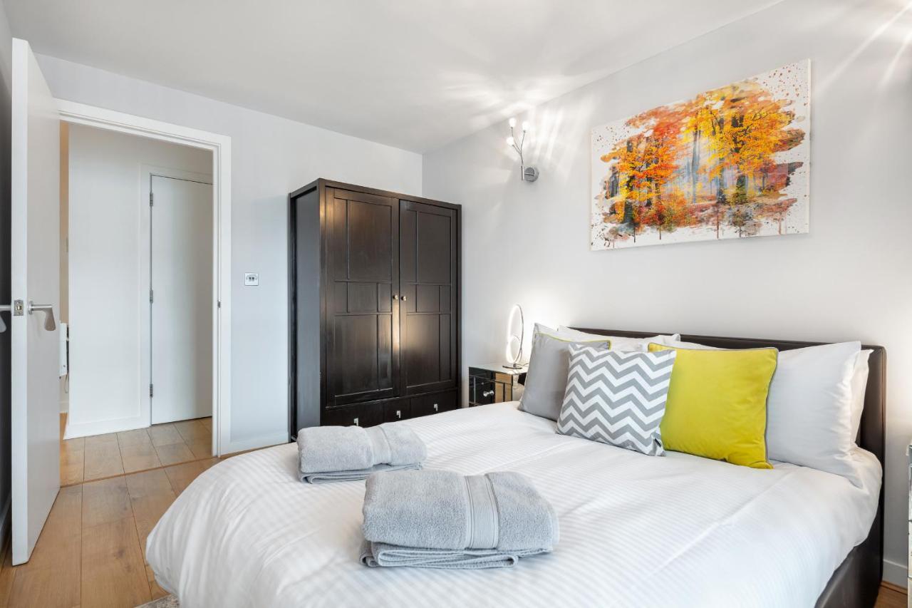 Stunning Apartment With Underground Parking! Londra Esterno foto