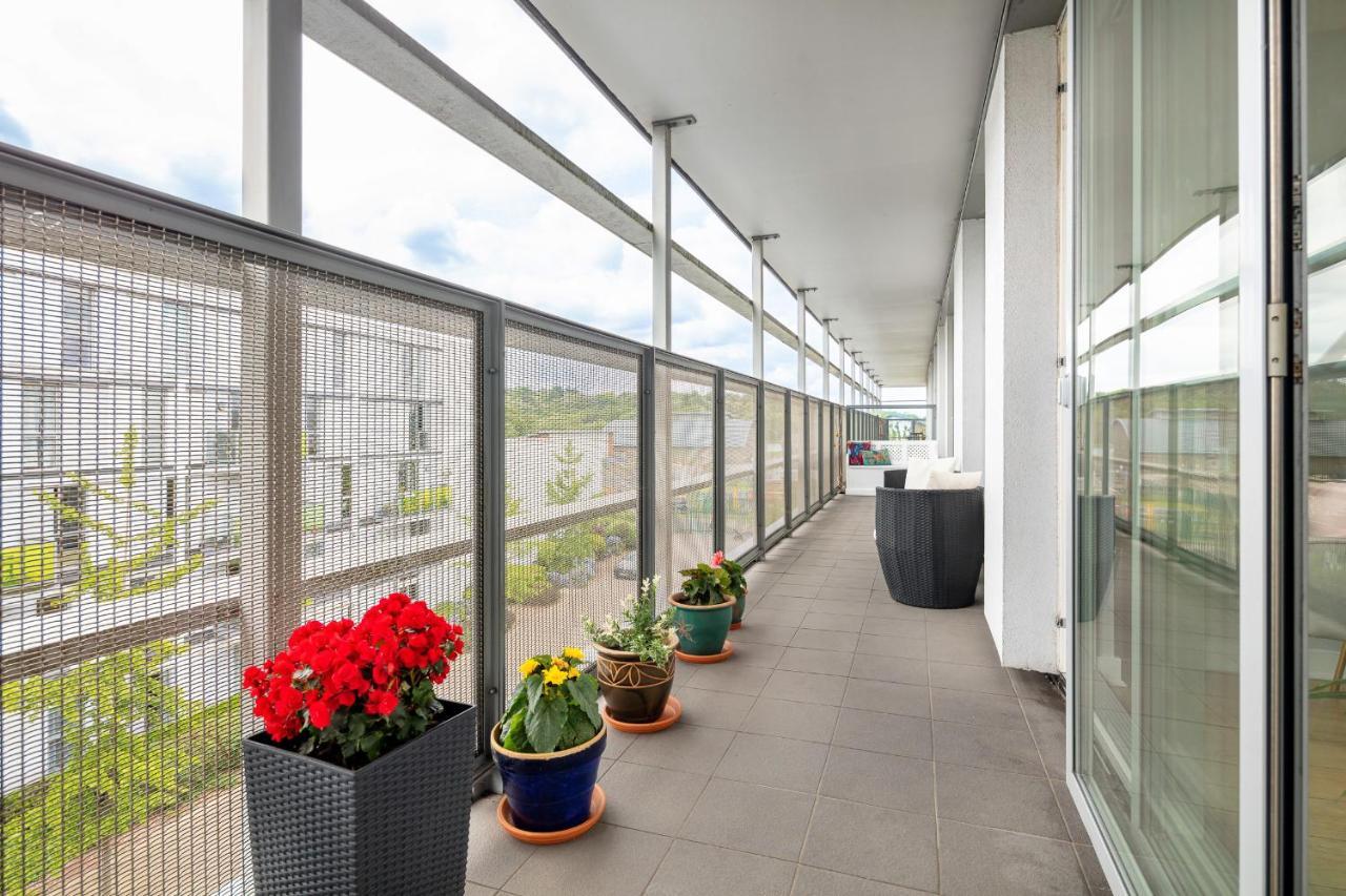 Stunning Apartment With Underground Parking! Londra Esterno foto