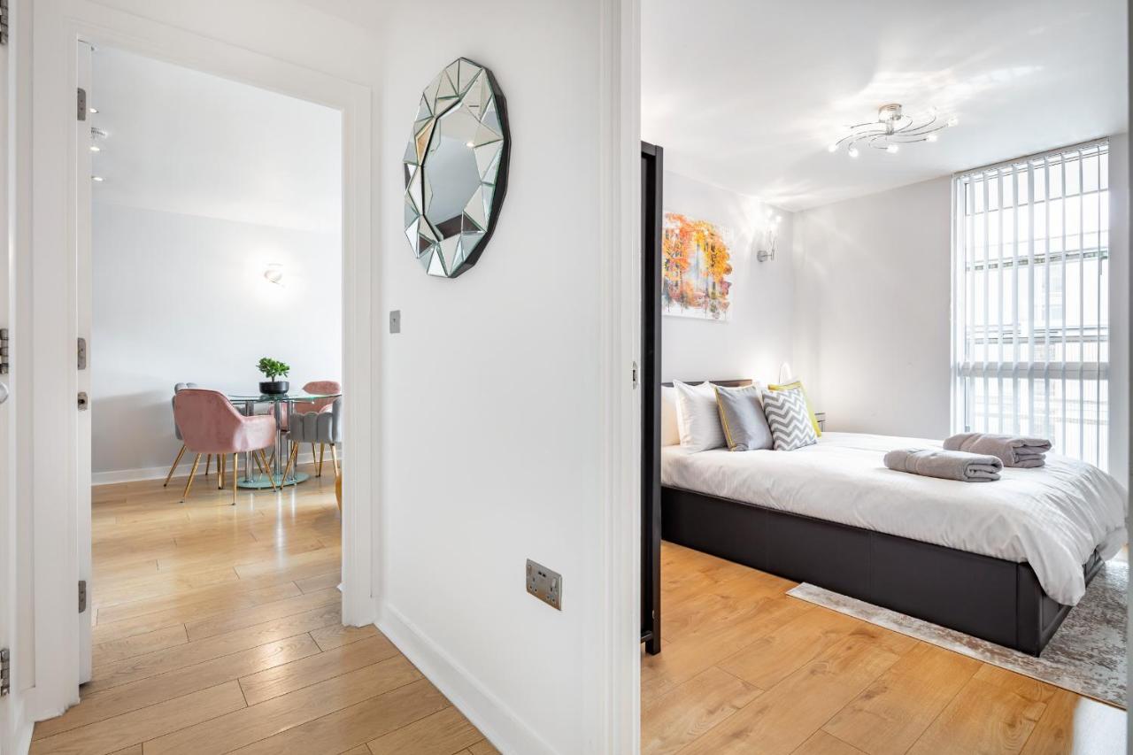 Stunning Apartment With Underground Parking! Londra Esterno foto