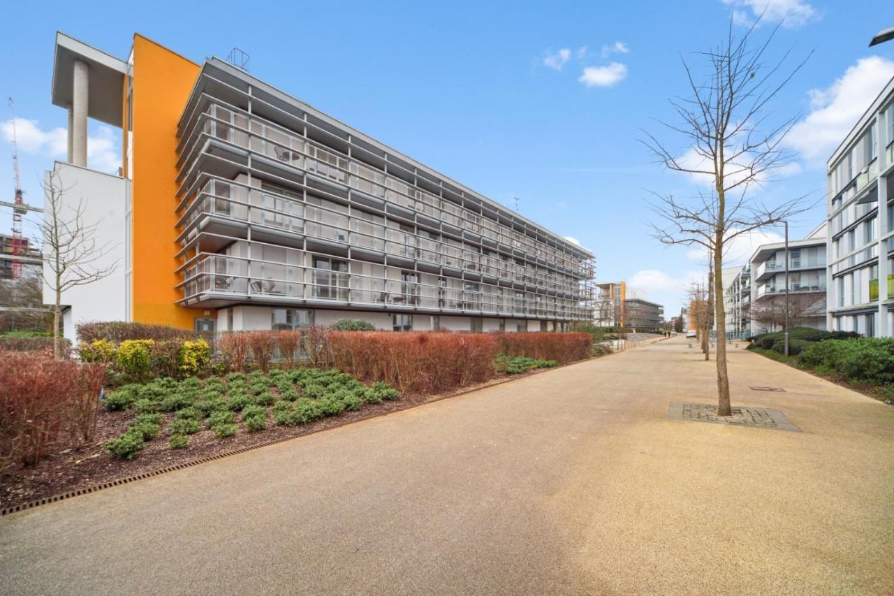 Stunning Apartment With Underground Parking! Londra Esterno foto